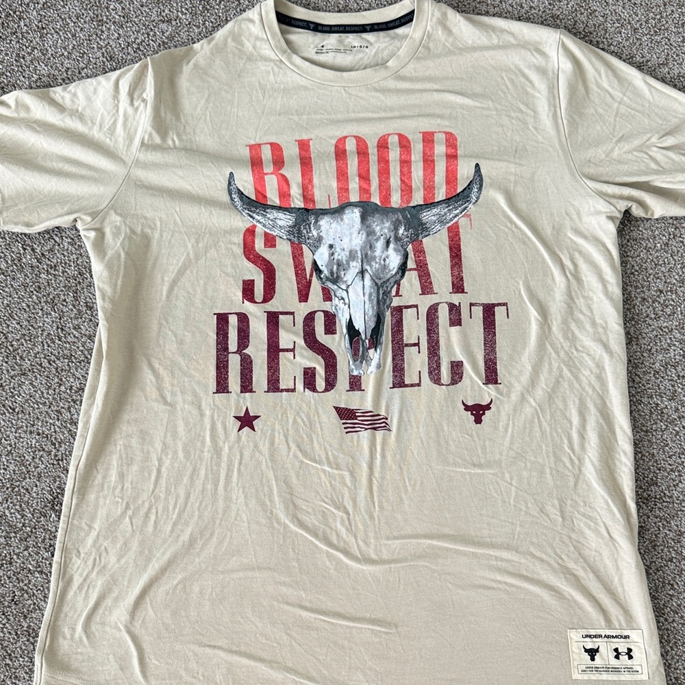Under Armour Cream Short-Sleeve Graphic Tee with Red Print
